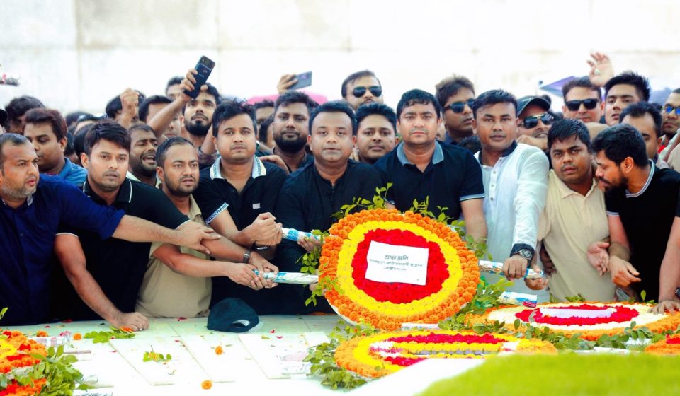 মহান স্বাধীনতার ঘোষক শহীদ জিয়ার ৪৪তম শাহাদাৎ বার্ষিকীতে ছাত্রদলের শ্রদ্ধা