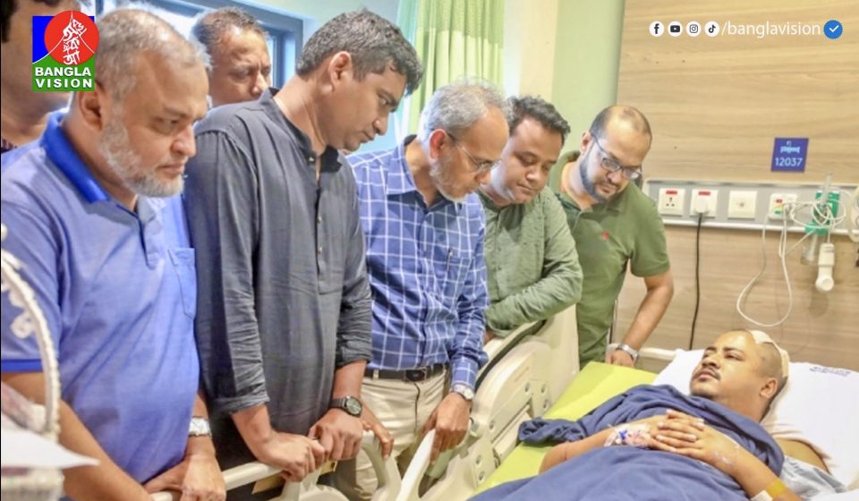 জামায়াত-শিবিরের হামলায় গুরুতর আহত ছাত্রদল নেতার পাশে বিএনপি প্রতিনিধিদল